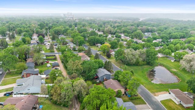 942 7th Avenue E, Shakopee, MN 55379
