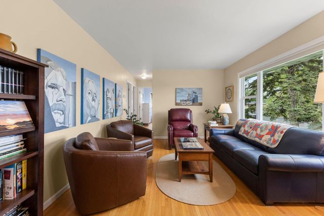 942 7th Avenue E, Shakopee, MN 55379