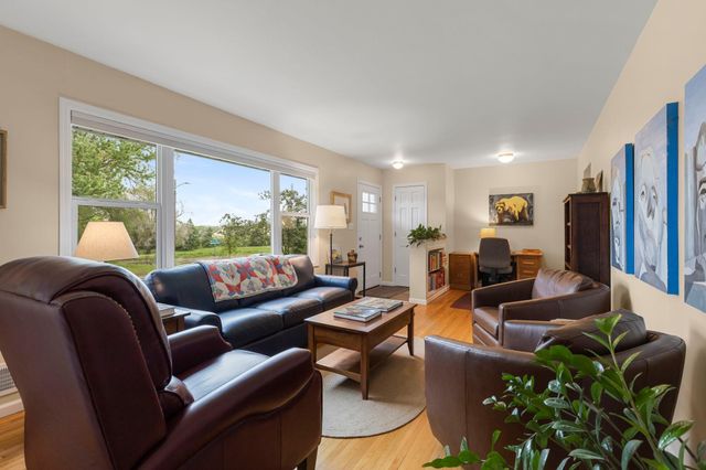 942 7th Avenue E, Shakopee, MN 55379