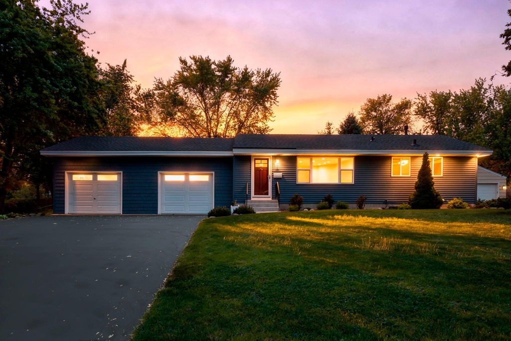 942 7th Avenue E, Shakopee, MN 55379