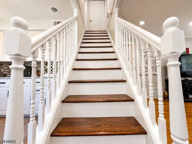 131 Long Hill Dr, Clifton City, NJ 07013