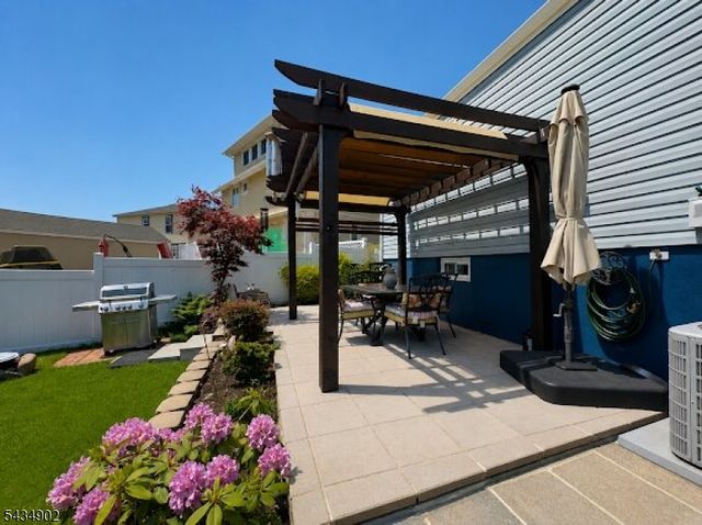 131 Long Hill Dr, Clifton City, NJ 07013