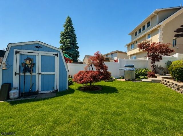 131 Long Hill Dr, Clifton City, NJ 07013