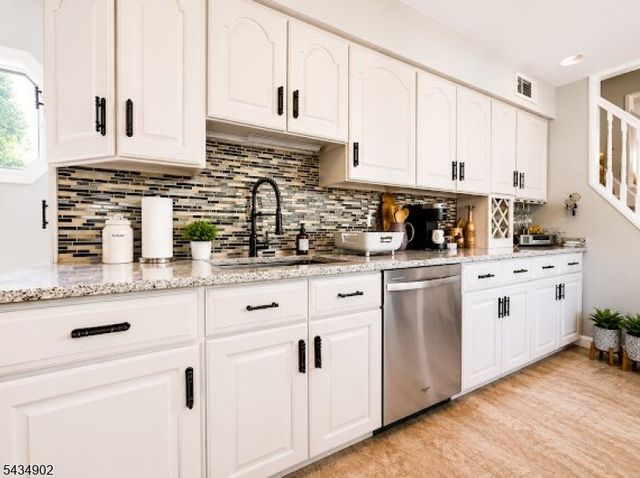 131 Long Hill Dr, Clifton City, NJ 07013