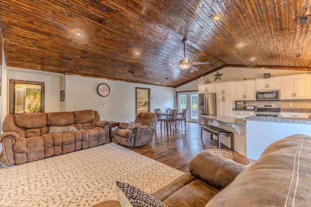 7084 Logan Road, Hartville, MO 65667