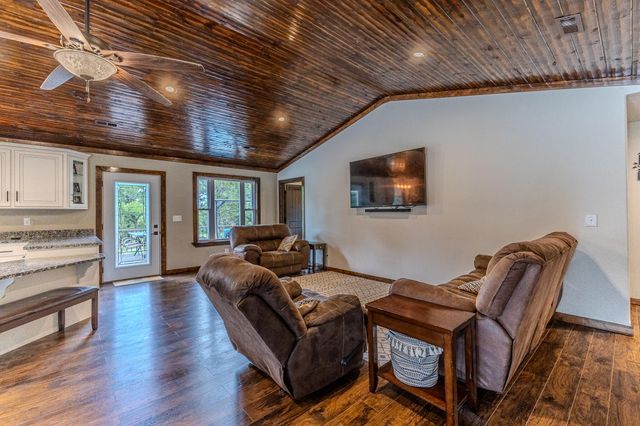 7084 Logan Road, Hartville, MO 65667