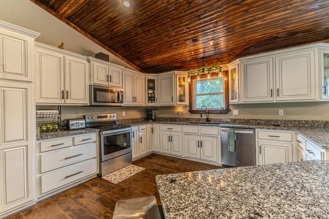 7084 Logan Road, Hartville, MO 65667