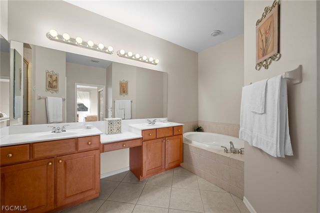 3990 Bishopwood CT W 202, Naples, FL 34114