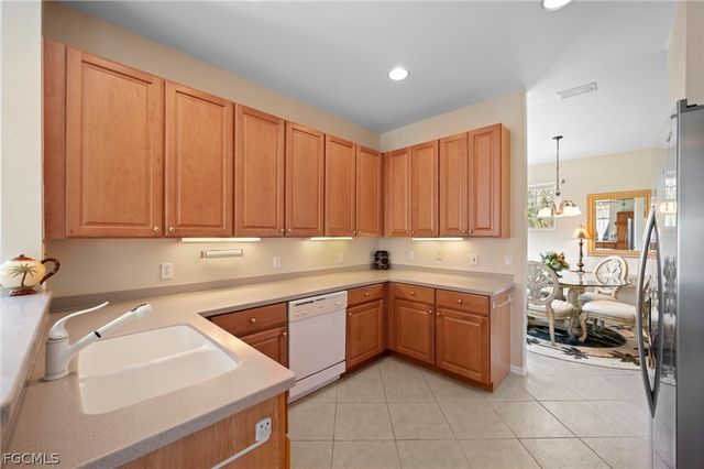 3990 Bishopwood CT W 202, Naples, FL 34114