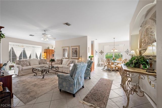 3990 Bishopwood CT W 202, Naples, FL 34114