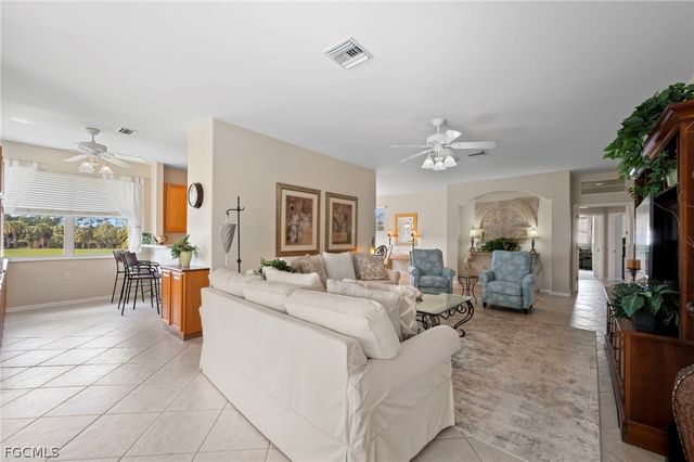 3990 Bishopwood CT W 202, Naples, FL 34114