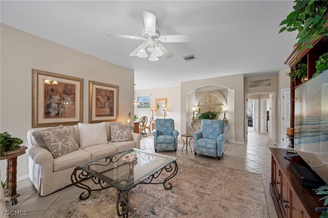 3990 Bishopwood CT W 202, Naples, FL 34114