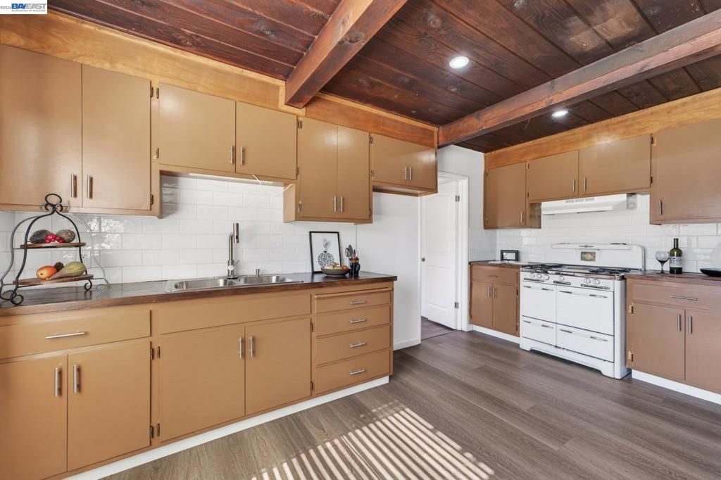 Image 12 of property listing at 4217 Jenkins Way, Richmond, CA 94806