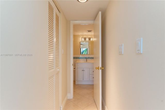 545 SE 12th St 305, Dania Beach, FL 33004