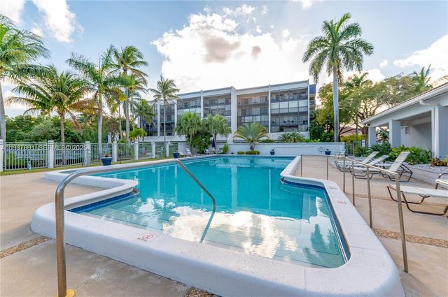 545 SE 12th St 305, Dania Beach, FL 33004