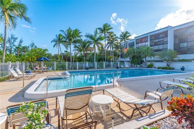 545 SE 12th St 305, Dania Beach, FL 33004