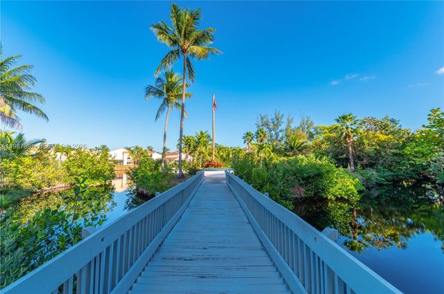 545 SE 12th St 305, Dania Beach, FL 33004