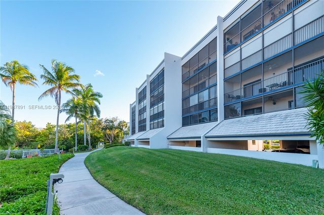 545 SE 12th St 305, Dania Beach, FL 33004