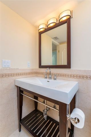 545 SE 12th St 305, Dania Beach, FL 33004