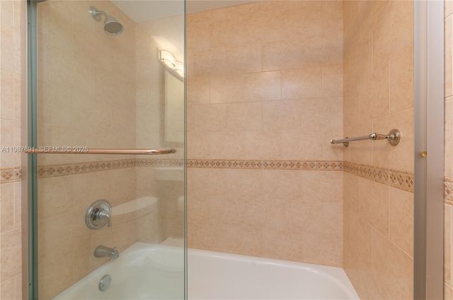 545 SE 12th St 305, Dania Beach, FL 33004