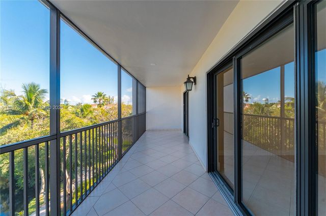 545 SE 12th St 305, Dania Beach, FL 33004