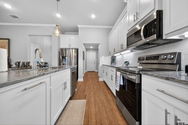 412 Meadows Lane, Chandler, TX 75758