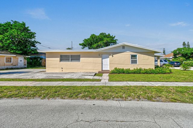 1301 W 25th Street, Riviera Beach, FL 33404