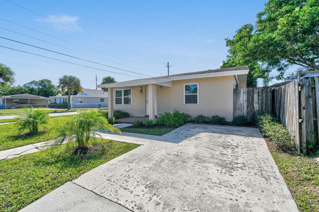 1301 W 25th Street, Riviera Beach, FL 33404