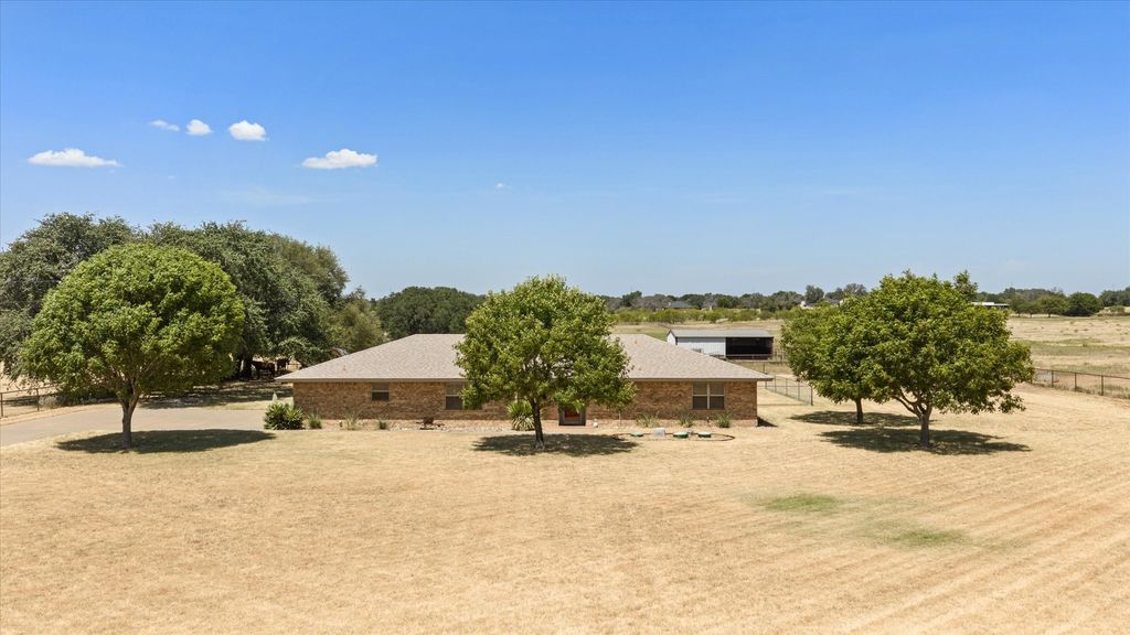 330 Reed Road, Granbury, TX 76049 — photo 4