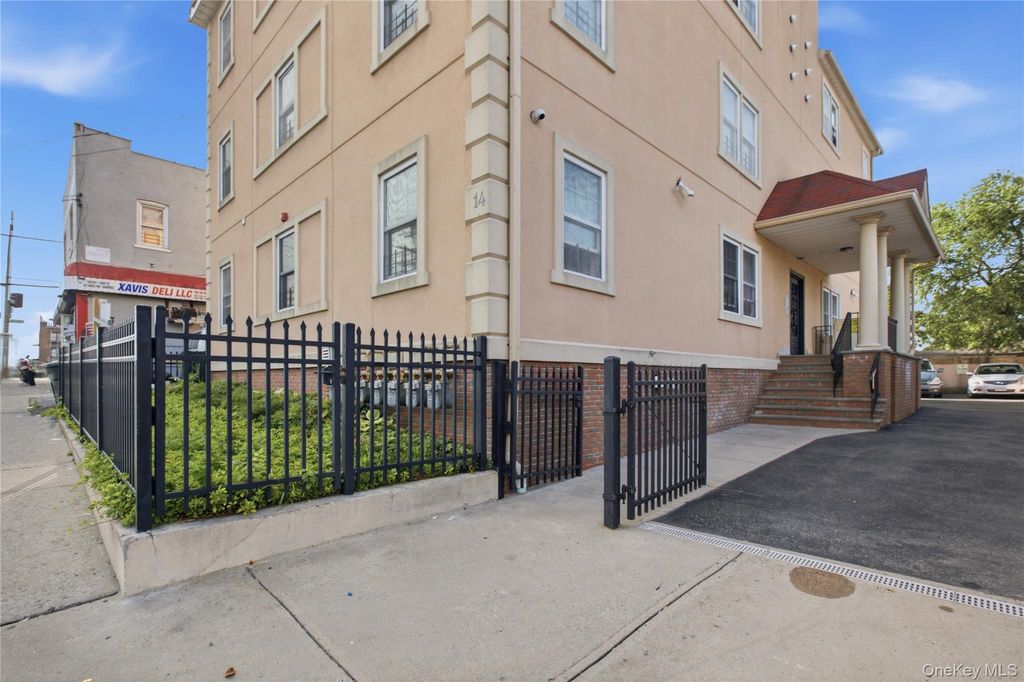14 E Sandford Boulevard, Mount Vernon, NY 10550 — photo 2