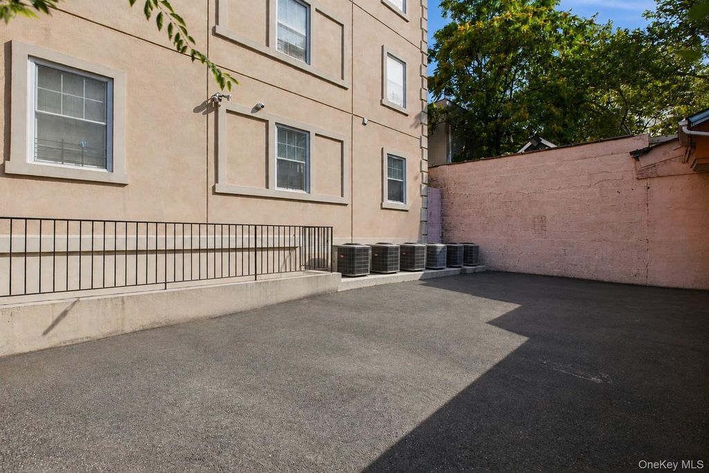 14 E Sandford Boulevard, Mount Vernon, NY 10550 — photo 3