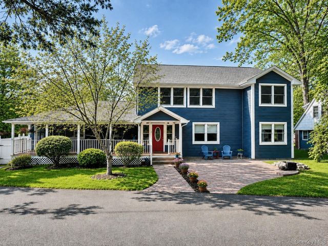 8 Oak Drive, New Windsor, NY 12553