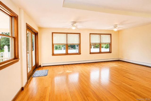 8 Oak Drive, New Windsor, NY 12553
