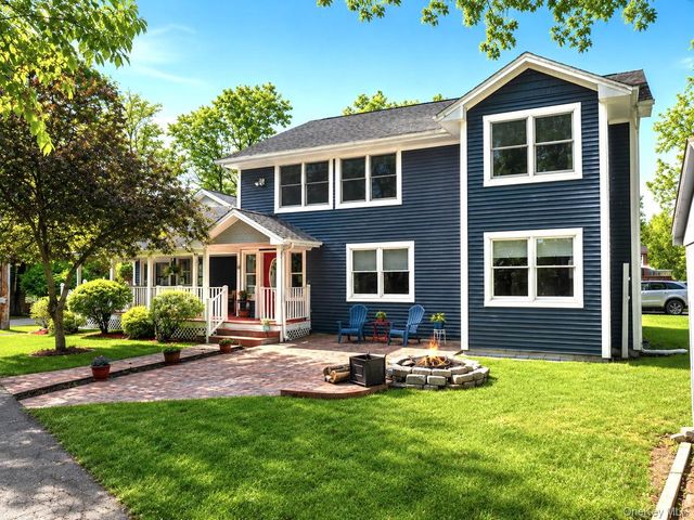 8 Oak Drive, New Windsor, NY 12553