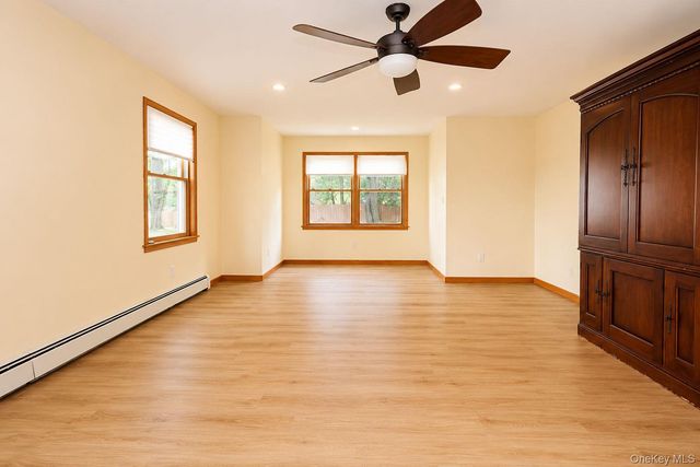8 Oak Drive, New Windsor, NY 12553