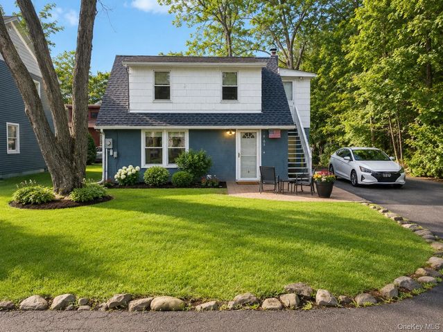 8 Oak Drive, New Windsor, NY 12553