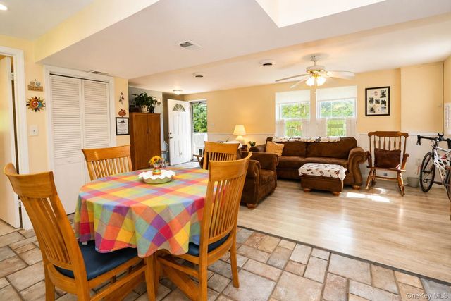 8 Oak Drive, New Windsor, NY 12553
