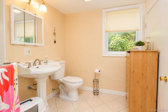 8 Oak Drive, New Windsor, NY 12553