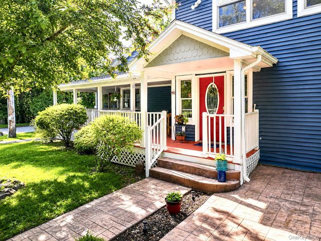 8 Oak Drive, New Windsor, NY 12553