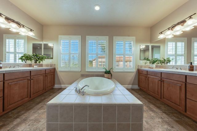5617 Mariolyn Ct, Elk Grove, CA 95757