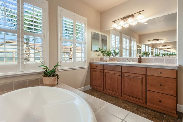 5617 Mariolyn Ct, Elk Grove, CA 95757