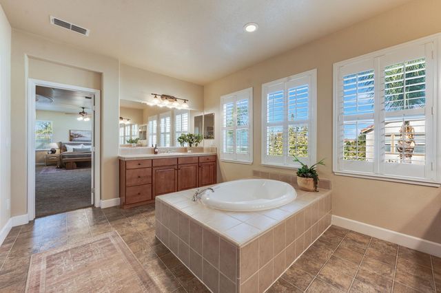 5617 Mariolyn Ct, Elk Grove, CA 95757