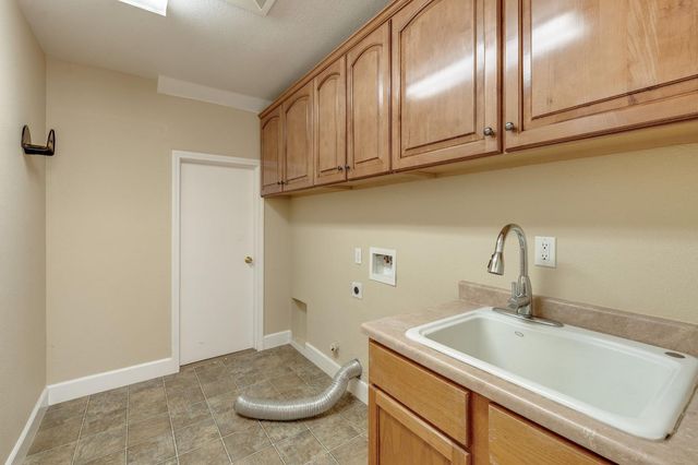 5617 Mariolyn Ct, Elk Grove, CA 95757