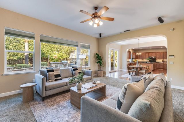 5617 Mariolyn Ct, Elk Grove, CA 95757