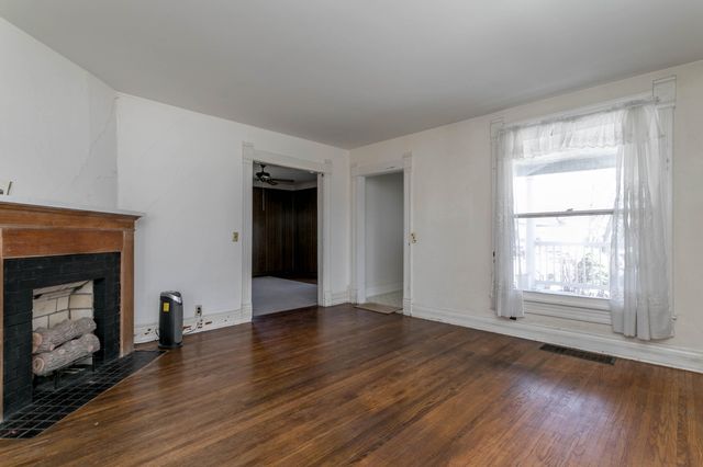 447 S COLLIER ST, Centralia, MO 65240