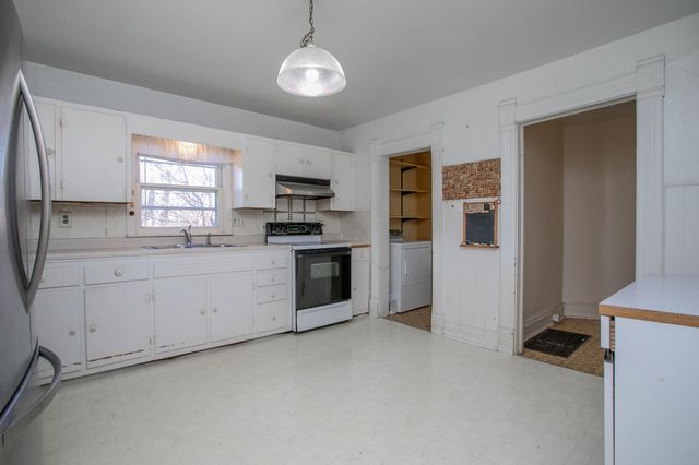 447 S COLLIER ST, Centralia, MO 65240