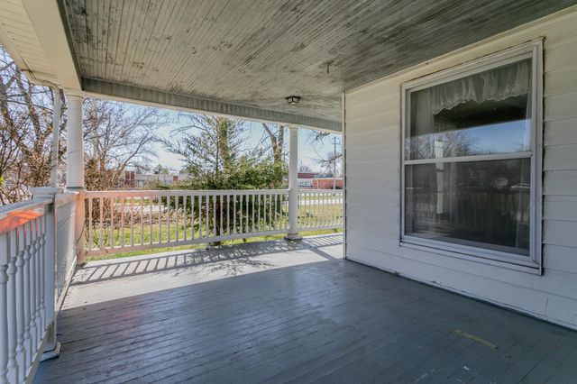 447 S COLLIER ST, Centralia, MO 65240