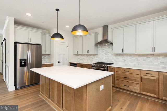 19507 FISHER AVE, Poolesville, MD 20837