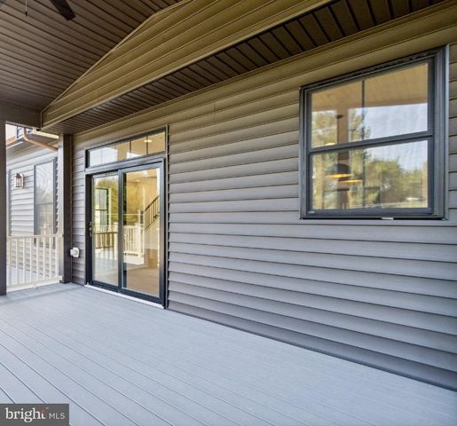 19507 FISHER AVE, Poolesville, MD 20837