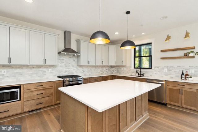 19507 FISHER AVE, Poolesville, MD 20837